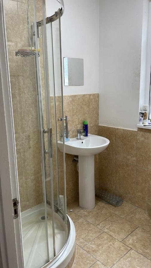 305 High Town Road Hostel Luton  Kültér fotó